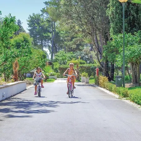 In S,aurunca With Kitchen Holiday home Baia Domizia